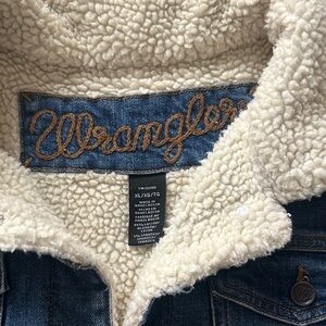Wrangler Blue Denim Jacket with Cream Sherpa Lining XL women’s
